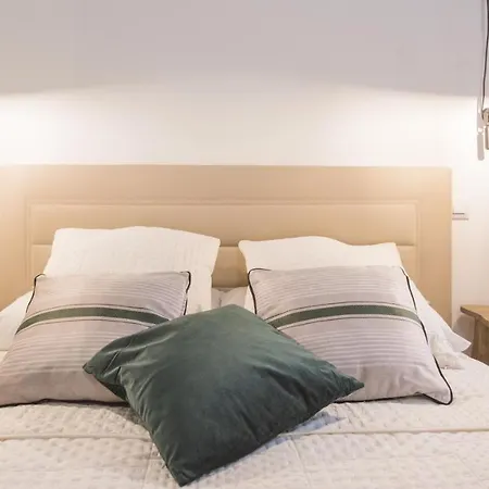 Madera Y Piedra - Aloha